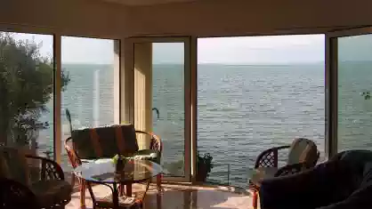 Eladó vízparti ingatlanok a Balaton partján