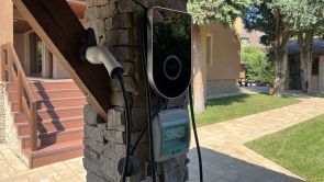 Az elektromos autó töltése megoldott